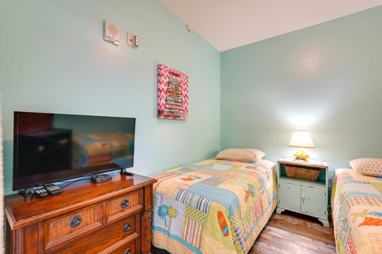 Gulf Coast Getaway With Balcony And Amenities! Apartment